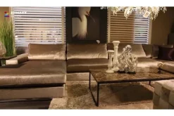 Rechte Banken-Be Inspired Bank Napels