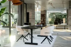 Best Eetkamerstoel Tyler Cream - zwart Ekoda Eetkamerstoelen