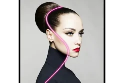 Schilderijen-Ter Halle Glasschilderij LED Vrouw Met Knot 080080LED-004